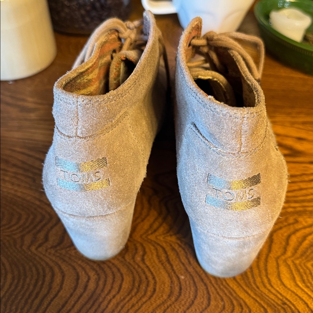 Toms Tan Suede Ankle Boots with Aztec design inside Boho Western vibe - Picture 2 of 8